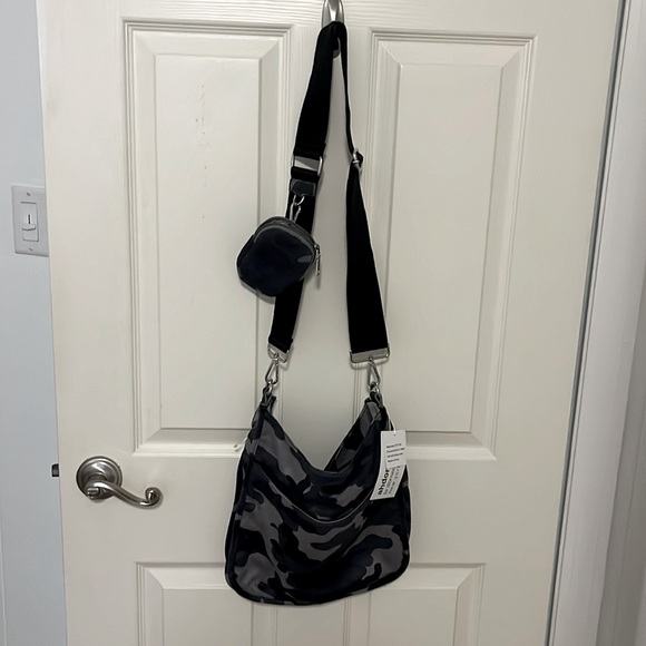 Ah dorned gray camouflage crossbody purse with interchangeable strap NWT - Picture 2 of 7